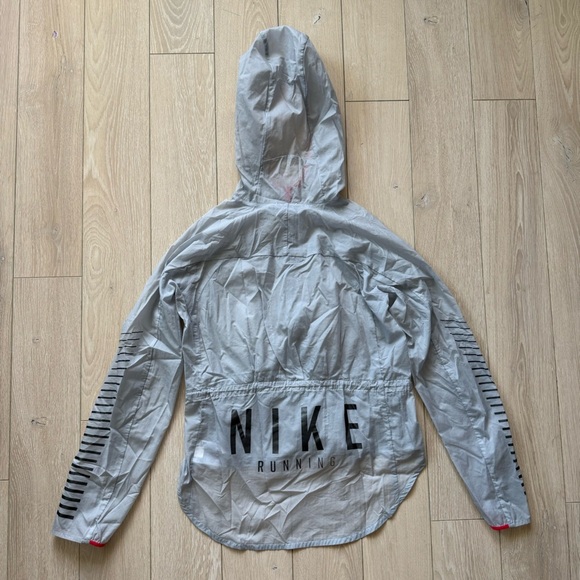 Nike Girls XL Hooded Light Jacket in Light Gray - Picture 3 of 15